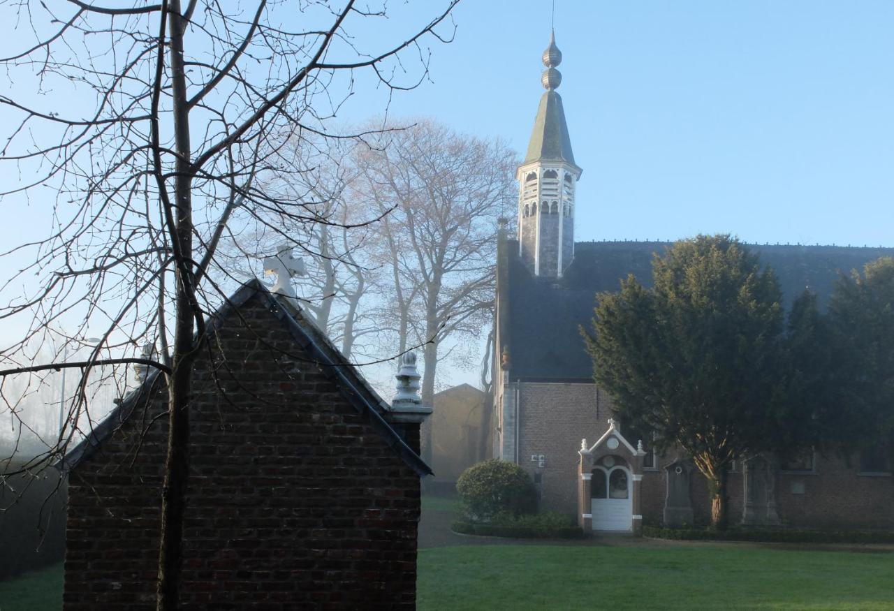 Charming Arty Studioflat, Overlooking The Domain Of A 17Th Century Chapel An Ideal Location For Business Travellers And Peace Seekers Tielrode Zewnętrze zdjęcie